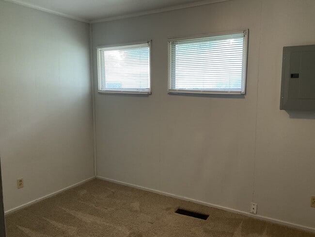 Building Photo - 3360 Eastwood Dr