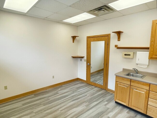 Building Photo - 1920 Monroe St