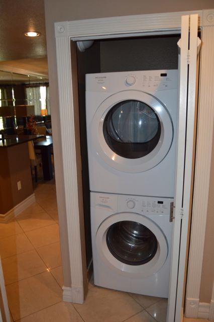 Building Photo - Meridian Furnished 2 Bd / 2 Ba Luxury Condo - Resort Style Living.