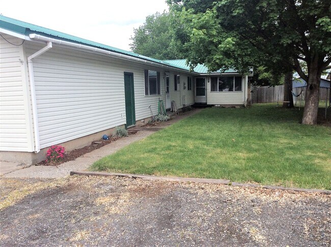 Building Photo - 3201 N Walnut St