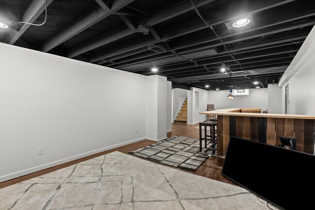 Building Photo - 4521 Thorncroft Ave