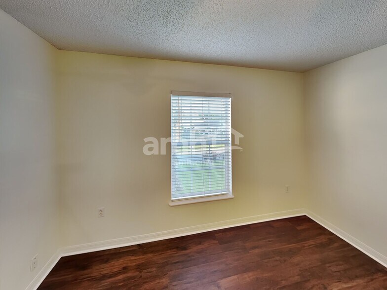 Building Photo - 5523 Ashleigh Park Dr