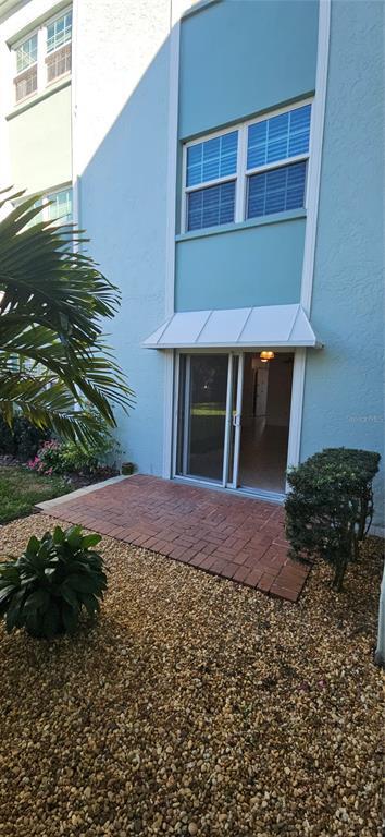 Building Photo - 701 Poinsettia Rd