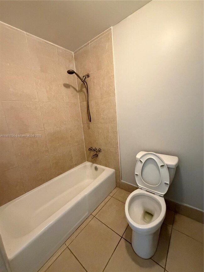 Building Photo - 2113 Davie Blvd