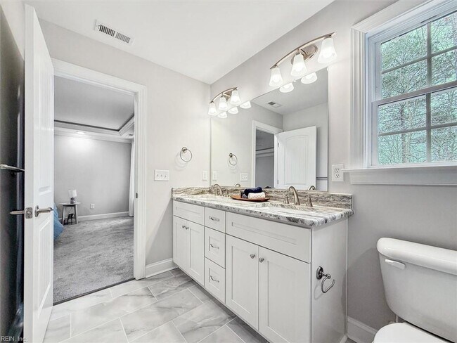Building Photo - 3009 Ridge Dr