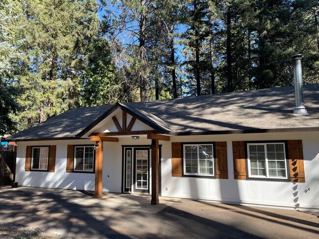 Building Photo - 14772 Holmwood Dr