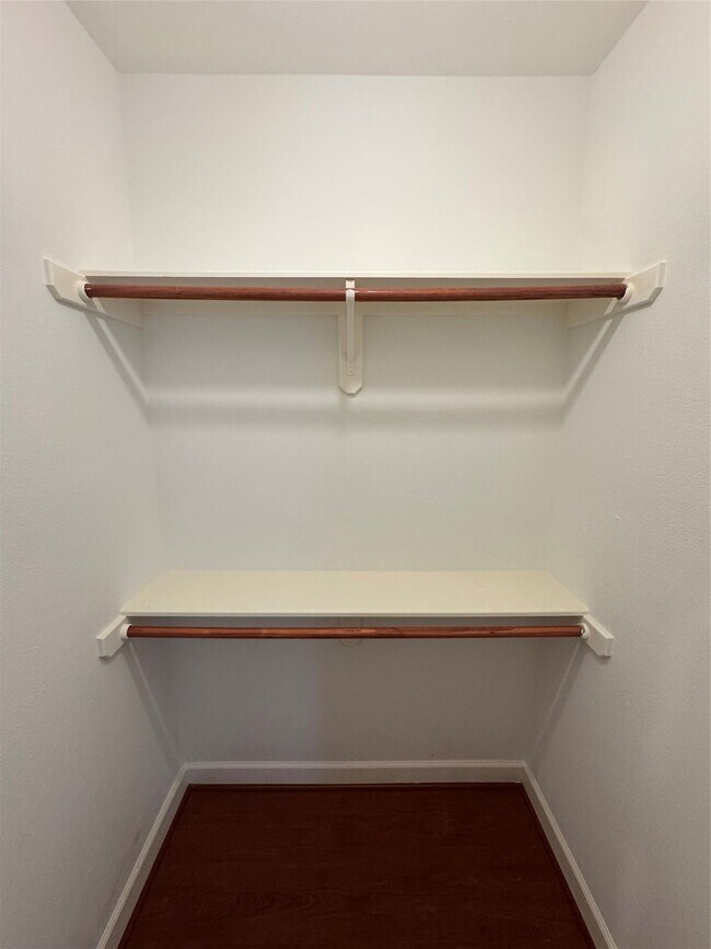 Building Photo - 107 Island Blvd