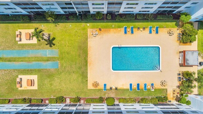 Primary Photo - 4500 N Flagler Dr
