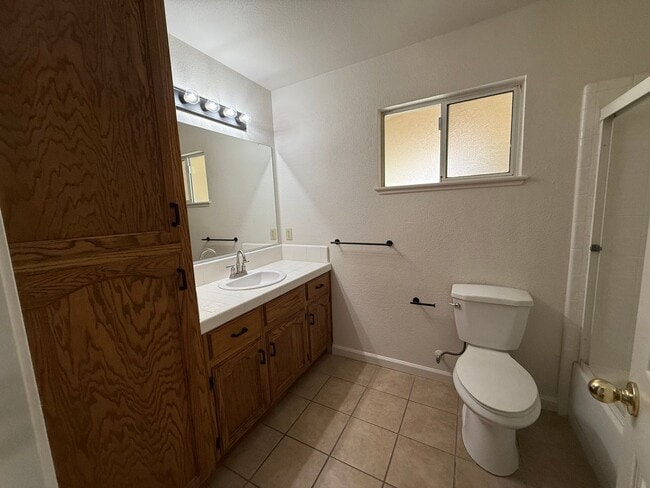 Building Photo - Single Story home in Riverbank's Crossroads Subdivision!