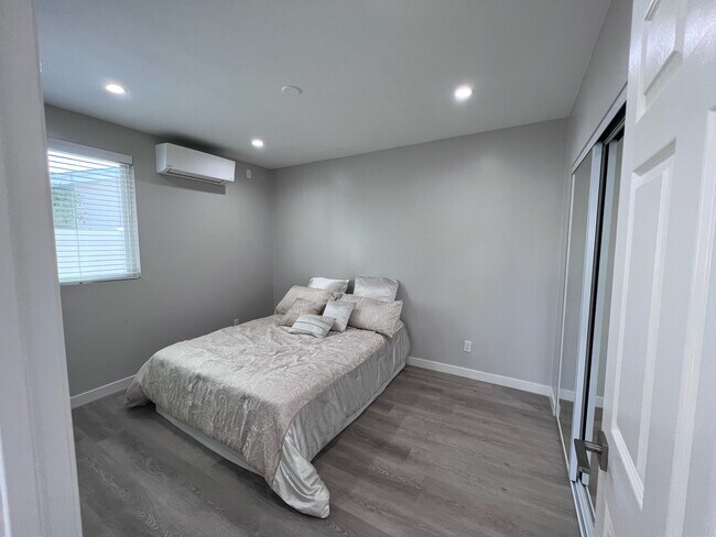 Building Photo - 23922 Archwood St