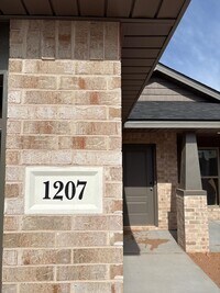 Building Photo - 1207 Cottonwood Ave