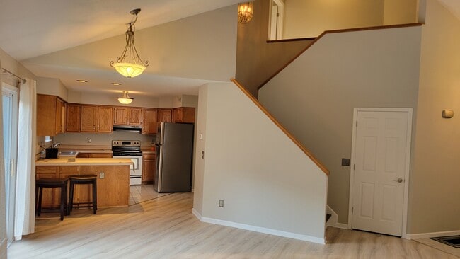 Building Photo - 615 Hilltop Terrace