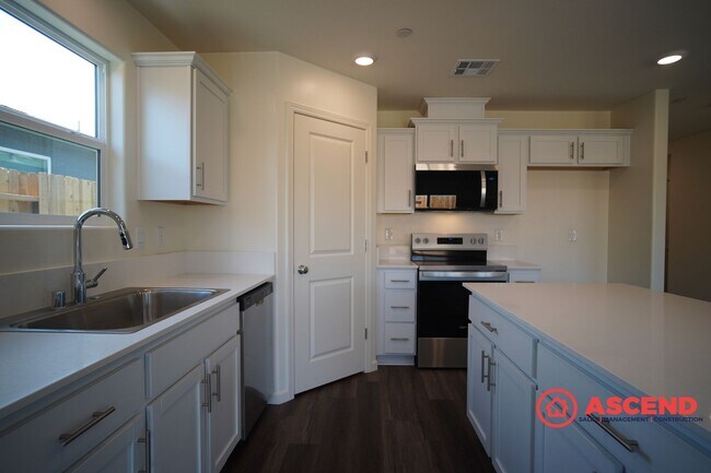 Building Photo - Newly-Built Home Near Mira Monte Highschool!