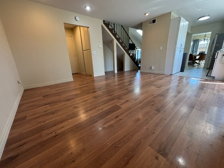 Building Photo - 15221 Polly Ave