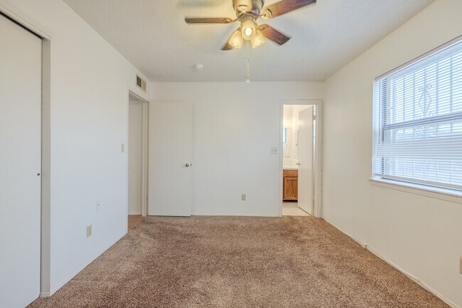 Building Photo - 10724 Onyxstone St