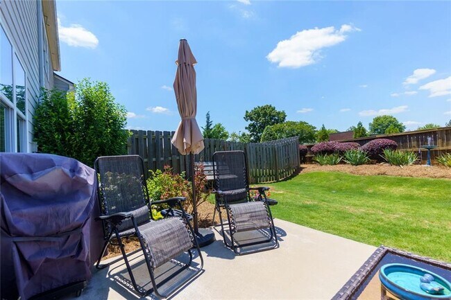 Building Photo - 723 Woodstock Grove Dr