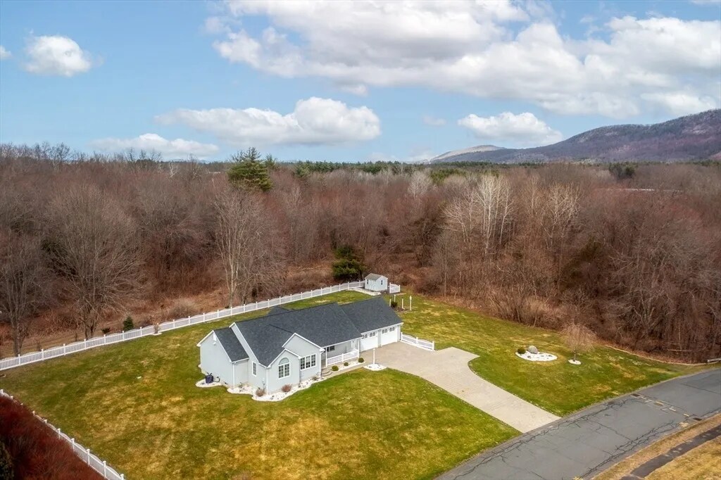15 Holly Circle drone - 15 Holly Cir