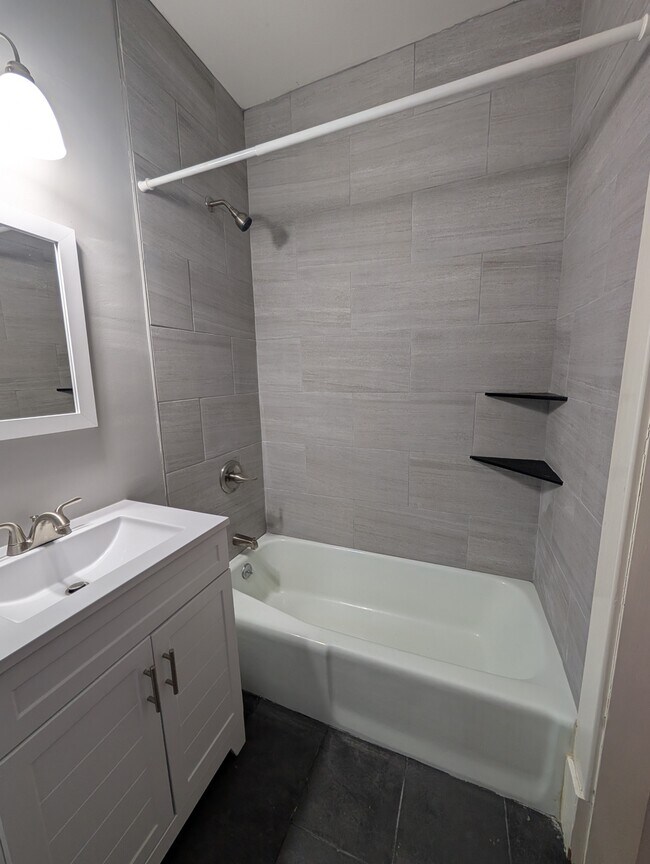 Building Photo - 528 NE Ohio Ave