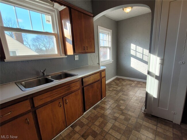 Building Photo - 14717 Milverton Rd