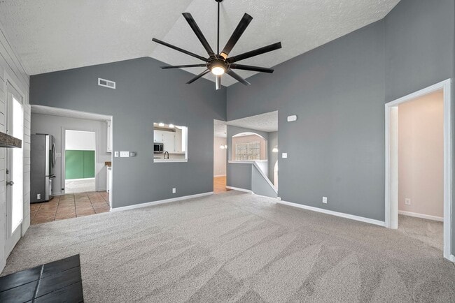 Building Photo - Pet Friendly Five Bedroom with Basement!