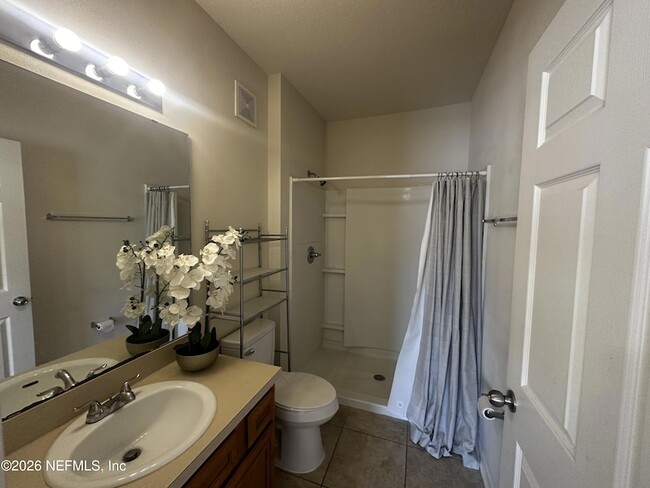 Building Photo - 8201 Green Parrot Rd