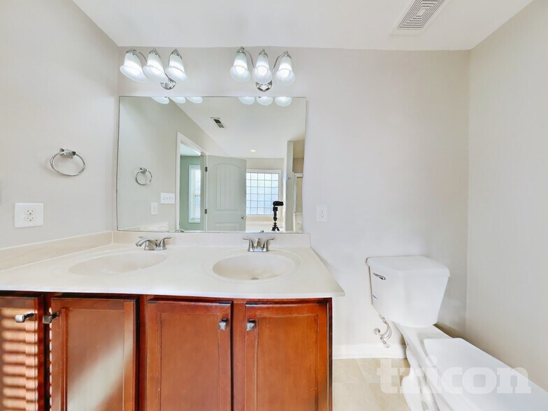 Building Photo - 295 New Castle Ln