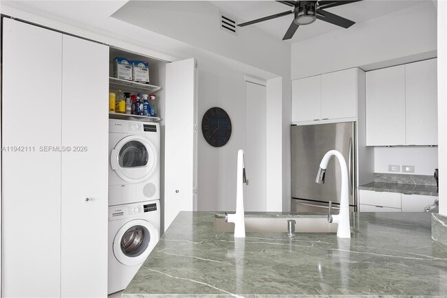 Building Photo - 19900 E Country Club Dr