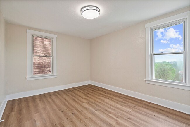 Building Photo - 1680 Potomac Ave