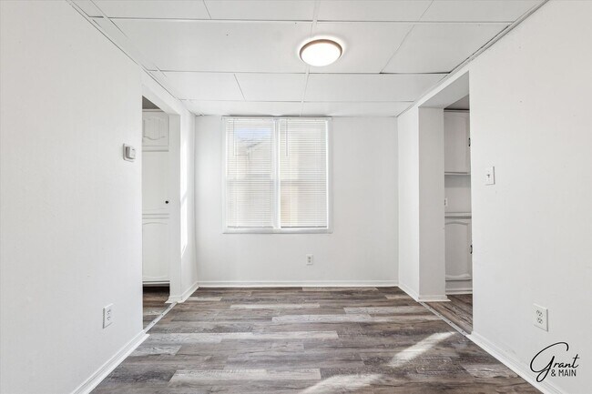 Building Photo - 2615 Emmons Ave