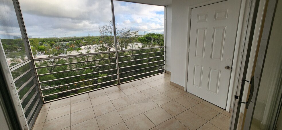 Building Photo - 3660 NE 166th St