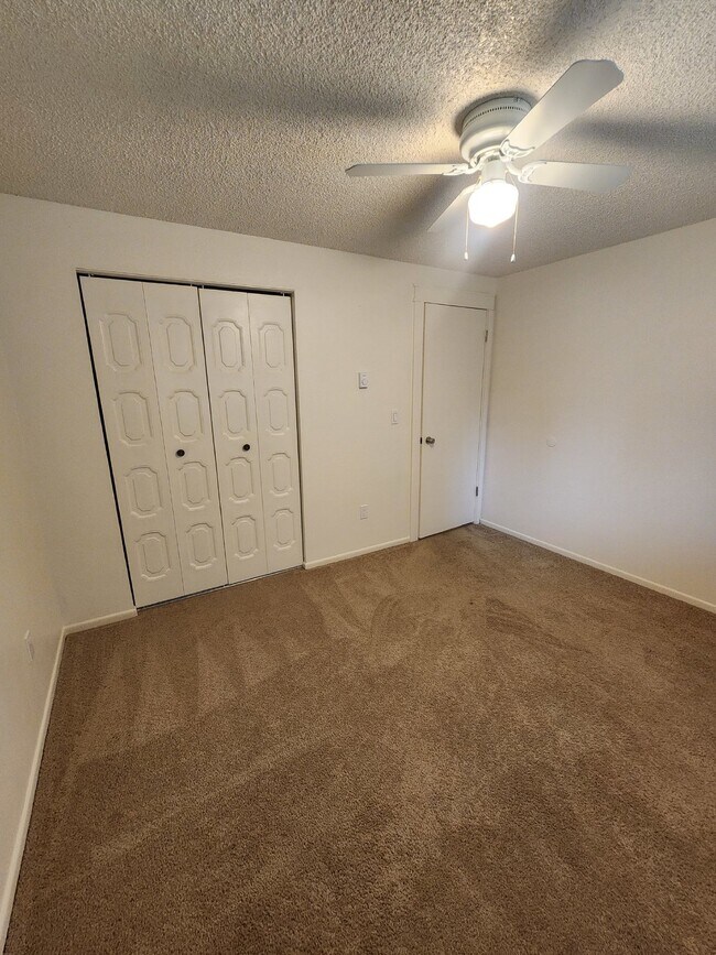 Building Photo - Very Large 3BR, 3BTH, Full Basement, Near Black Bay Park in Post Falls