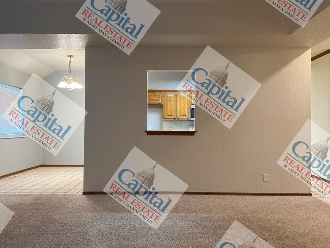 Building Photo - Beautiful 3 Bedroom W/ Move In Special