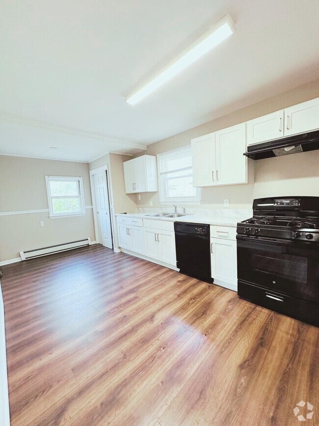 Building Photo - 33 Elmwood Ave