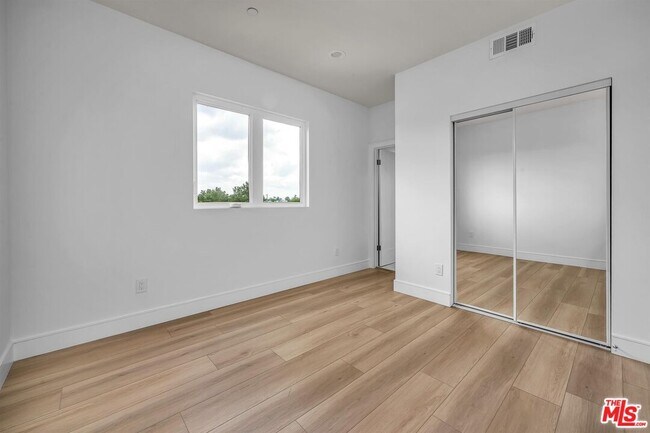 Building Photo - 4703 Saturn St