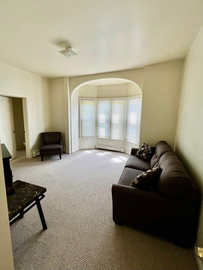 Building Photo - 500 N Division St