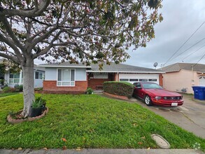 Building Photo - Freshly Updated 3 Bedroom House Looking fo...