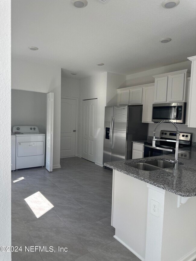 Building Photo - 443 Talulla Trl