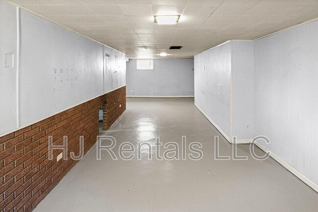 Building Photo - 1175 St Matthew Dr