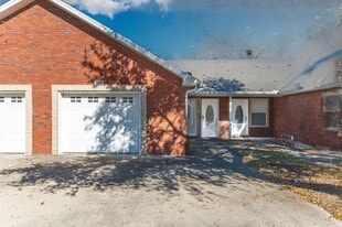 Building Photo - 1000 Airport Rd