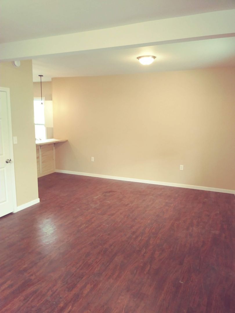 Building Photo - 54 Tuxedo Pl