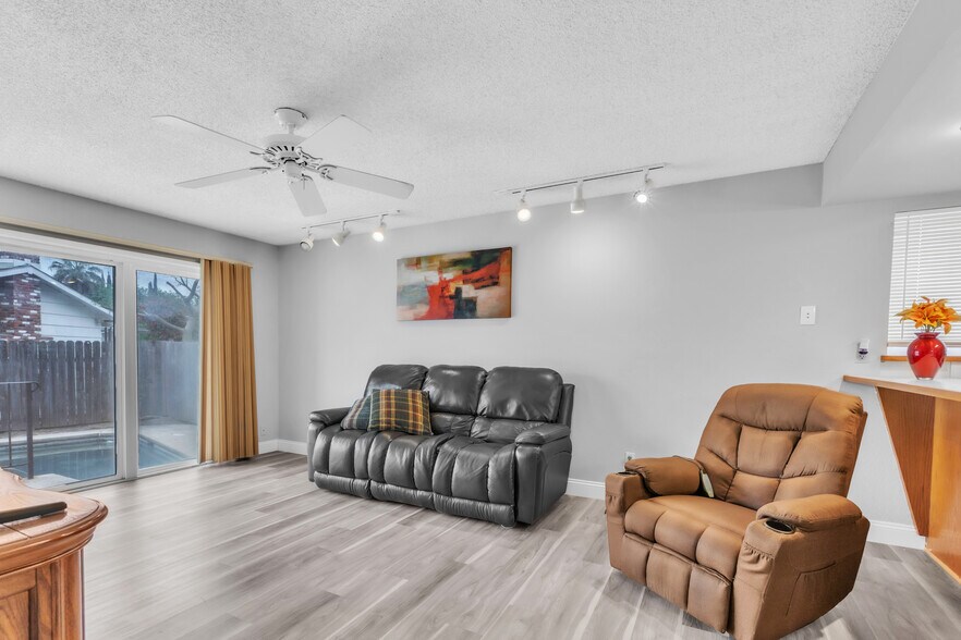 Building Photo - 6630 Lindbrook Way