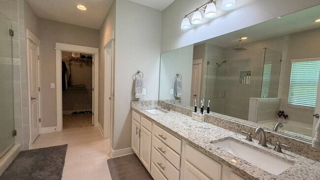 Building Photo - 3206 Oak Bluff Ln