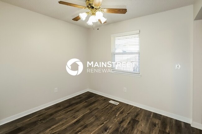 Building Photo - 4 Bedroom Pet-Friendly Home in KANSAS CITY, MO with Main Street Renewal