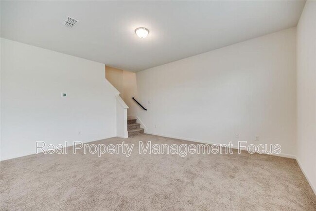 Building Photo - 713 Peach Tree Ln