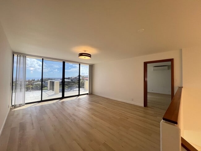 Building Photo - Waialae Iki | Nearly 5,000 Sq. Ft. with Breathtaking Ocean Views