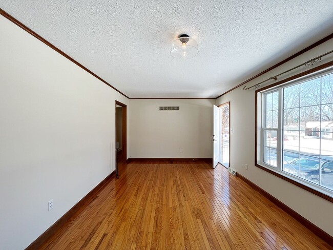 Building Photo - SEE IT NOW: Beautiful 3BR Home with Finished Basement, 2-Car Garage & Spacious Backyard in Lenexa!