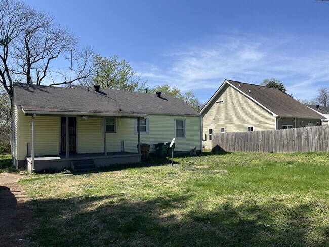 Building Photo - "Charming 3-Bed Home on Flamingo Drive – Perfect Nashville Living!" Large Yard! Lawncare is Inclu...