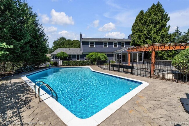 Building Photo - 3015 High Pointe Ct