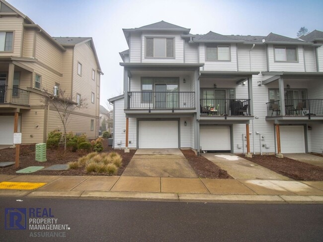 Building Photo - Spacious, well-designed Townhome in the River Terrace community!!