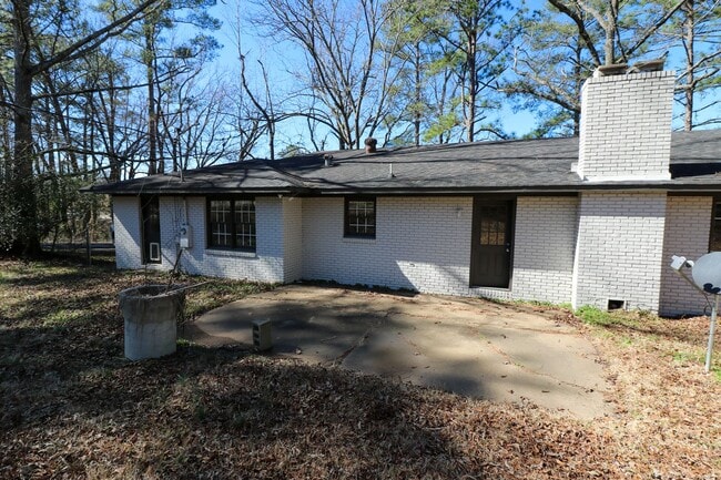 Building Photo - Large Family Home Pell City, AL
